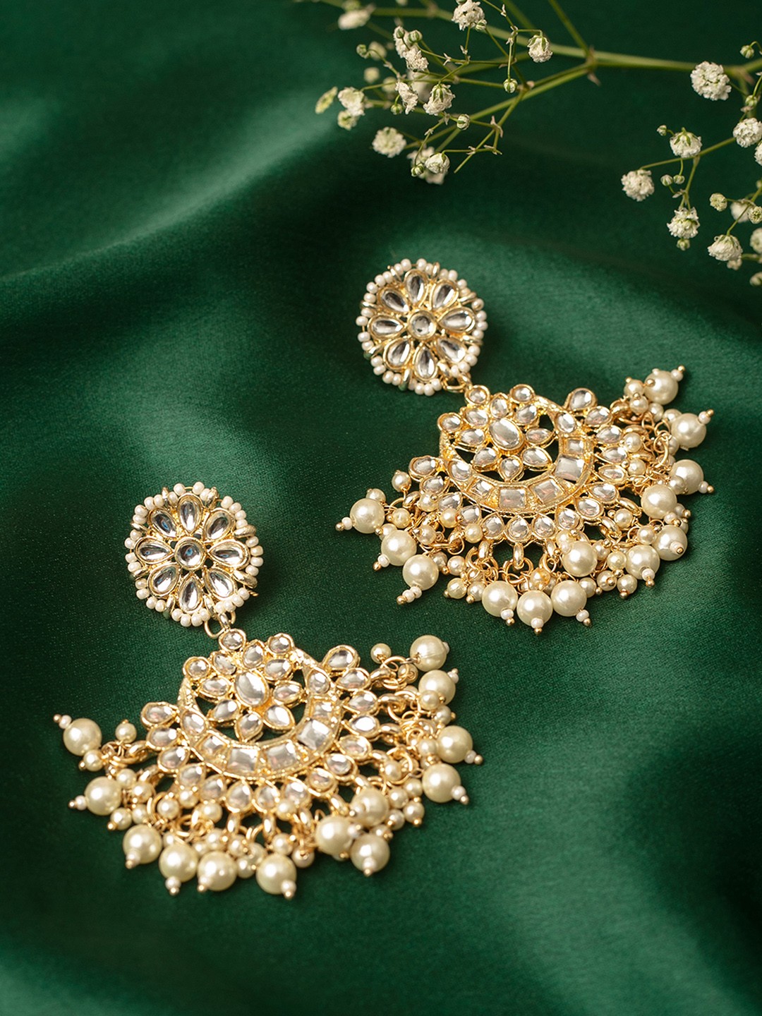 

Zaveri Pearls White Gold-Plated Studded Crescent Shaped Chandbalis
