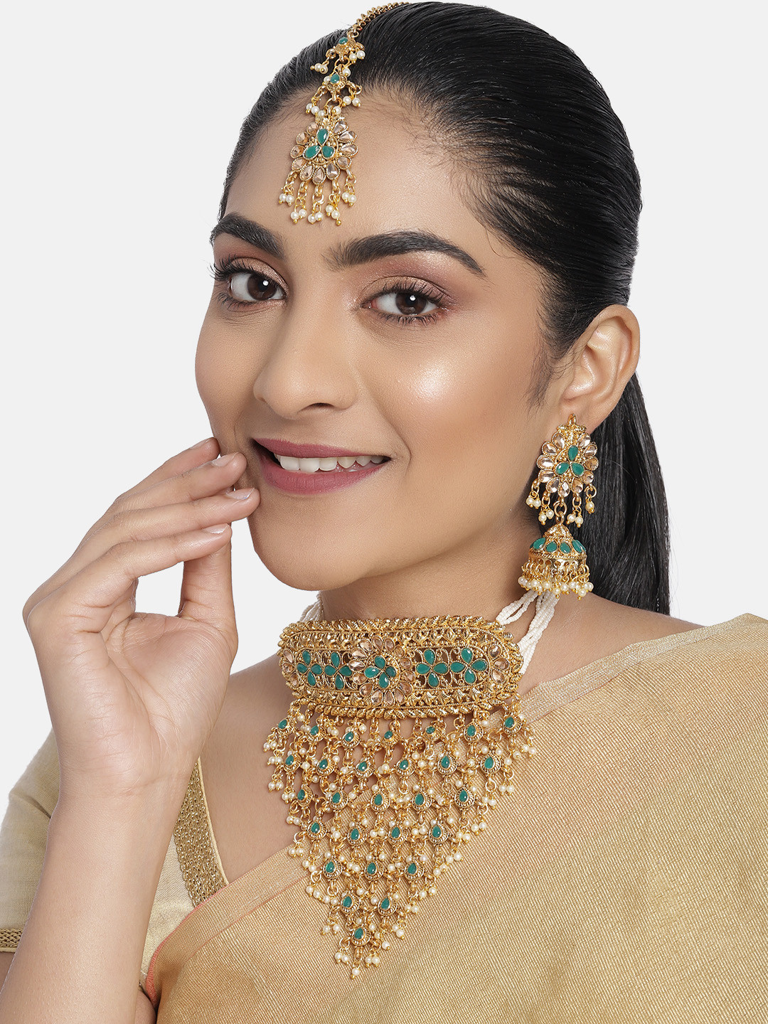 

Zaveri Pearls Green Gold-Plated Studded Jewellery Set