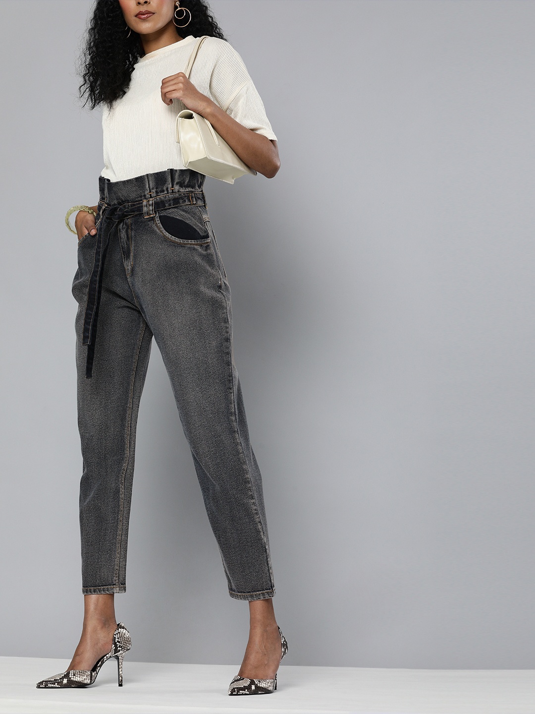 

SASSAFRAS Women Blue Regular Fit High-Rise Clean Look Belted Cropped Jeans