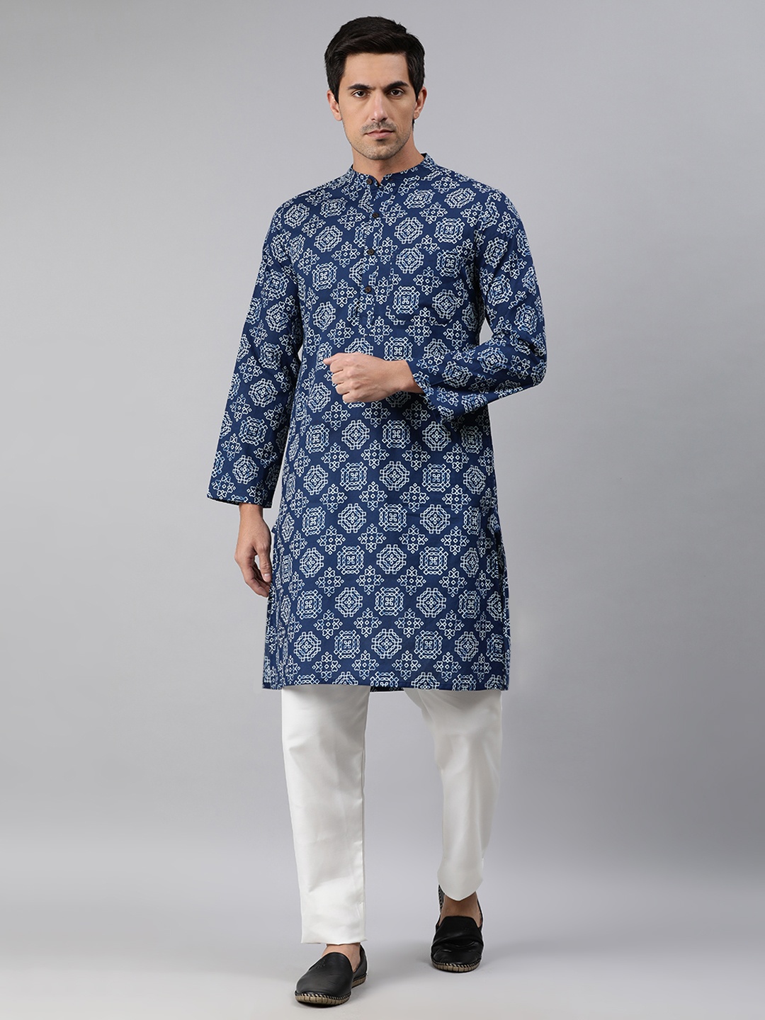 

Janasya Men Blue & White Ethnic Motif Printed Cotton Kurta