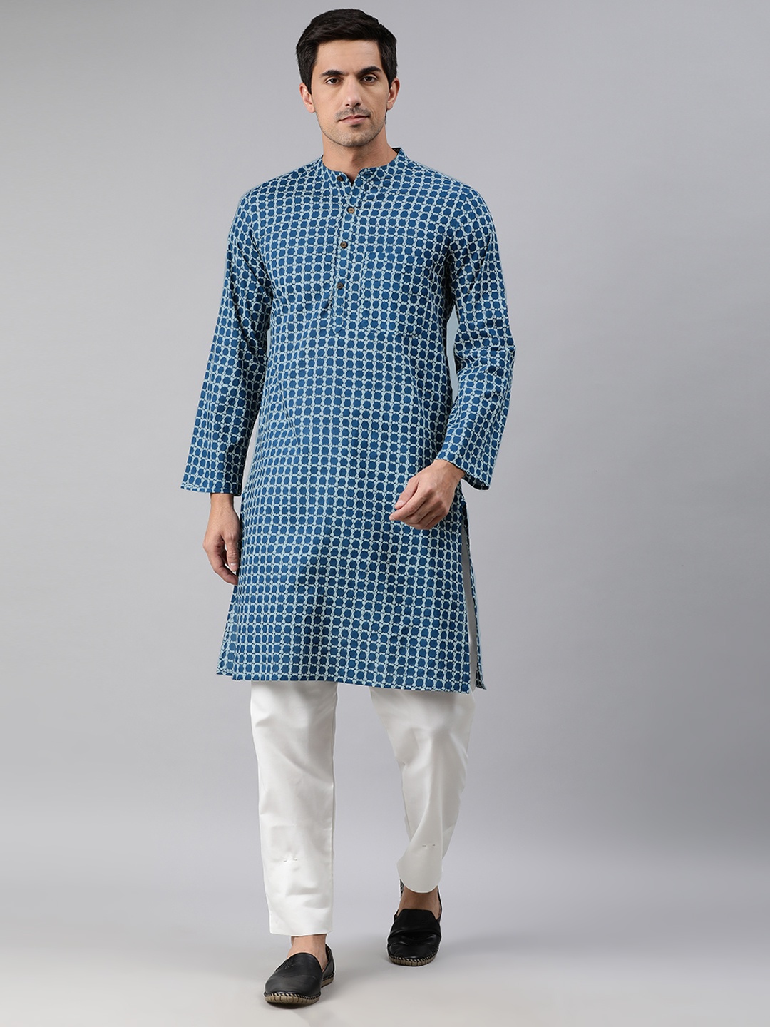 

Janasya Men Blue & White Ethnic Motifs Printed Kurta