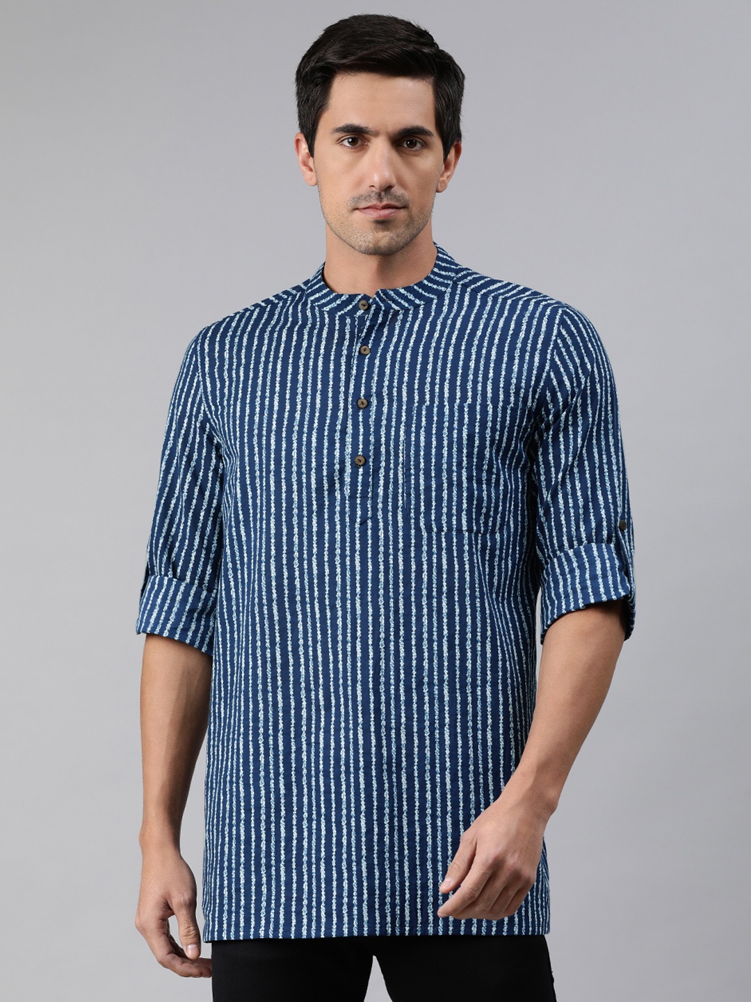 

Janasya Men Navy Blue & White Striped Pure Cotton Kurta