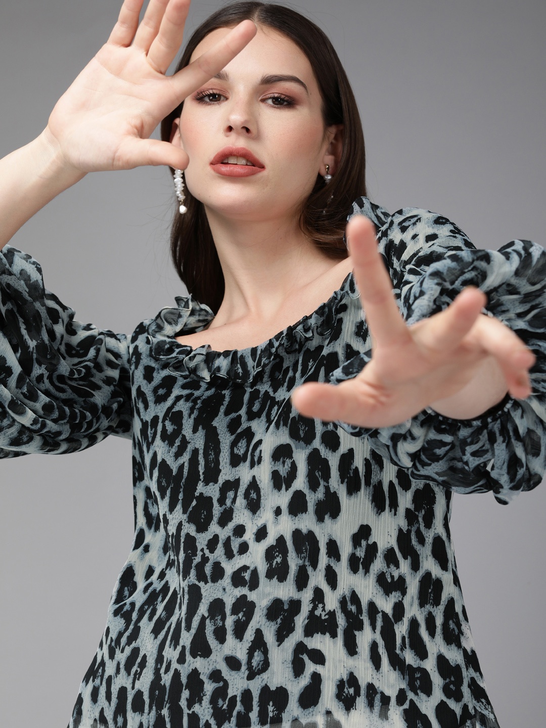 

MISH Grey & Black Animal Printed Puff Sleeves Chiffon Top