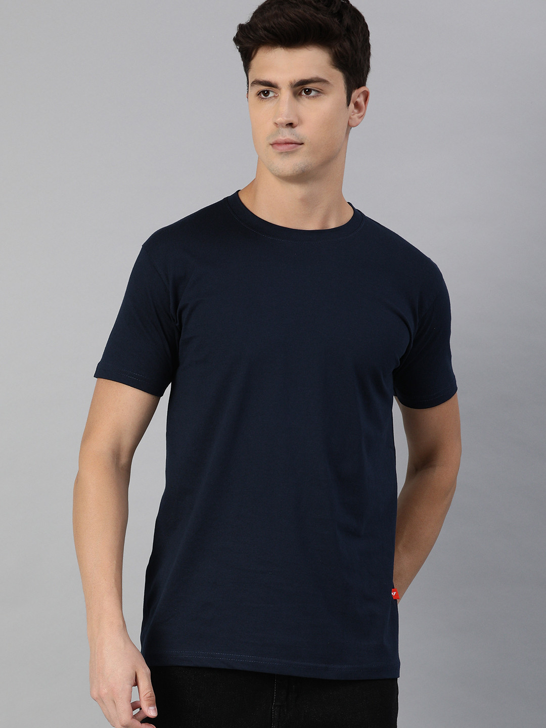 

UNSULLY Men Navy Blue Solid Round Neck T-shirt
