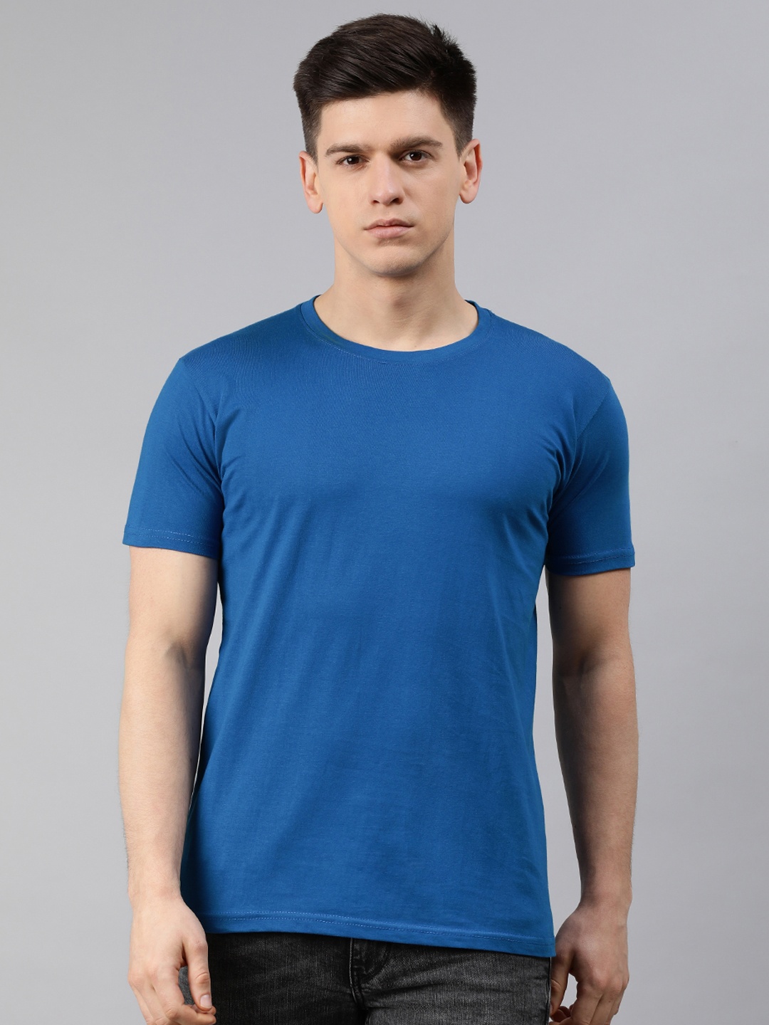 

UNSULLY Men Blue Solid Round Neck Pure Cotton T-shirt