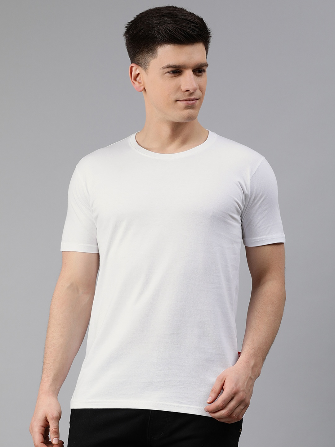 

UNSULLY Men White Solid Round Neck Pure Cotton T-shirt