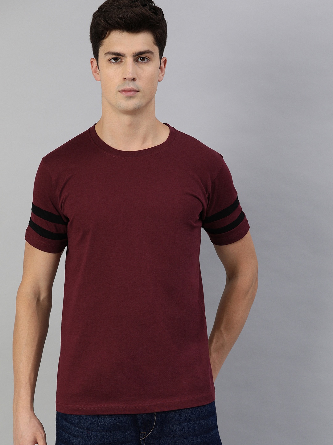 

UNSULLY Men Maroon Solid Round Neck Pure Cotton T-shirt with Stripes