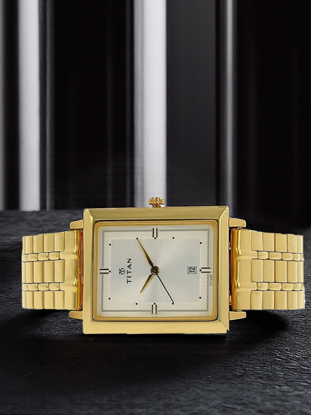 Titan Karishma Quartz Analog With Silver Dial Watch For Men - Nt1715ym01