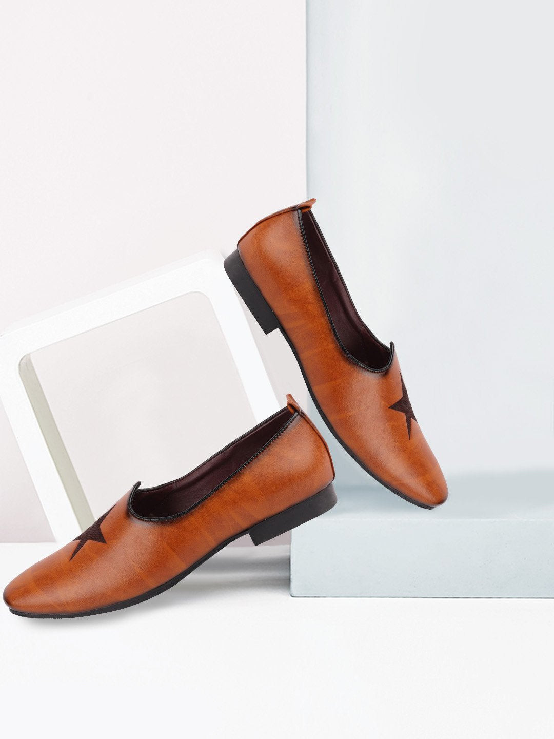 

FAUSTO Men Tan Brown Printed Mojaris