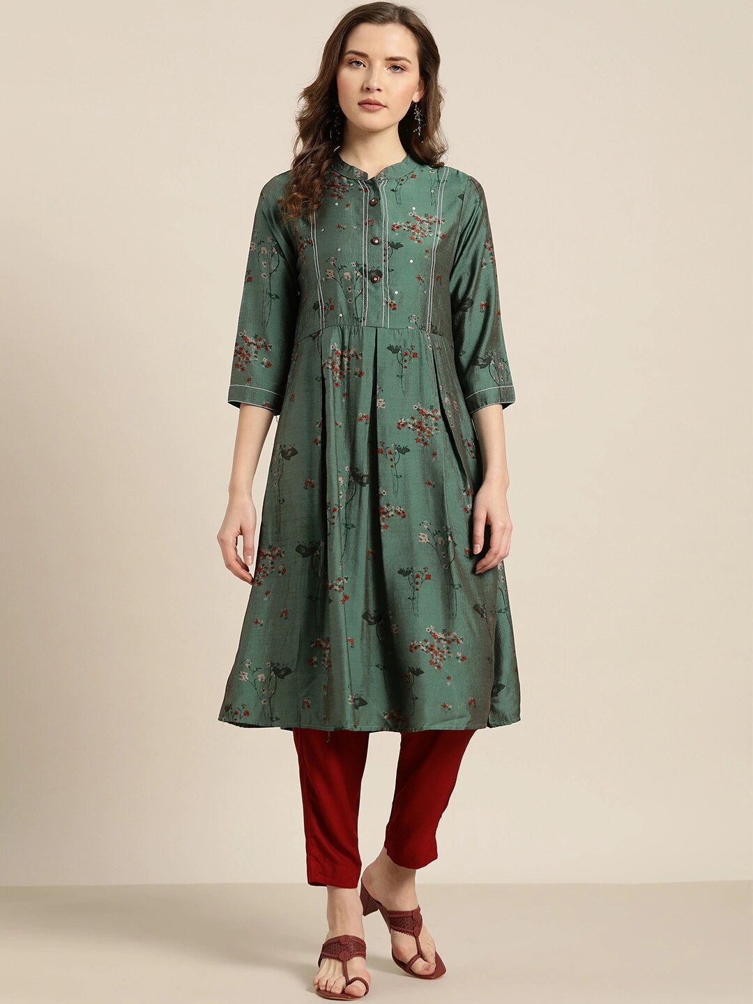 

Sangria Women Green Floral Embroidered Keyhole Neck Flared Sleeves Kurta