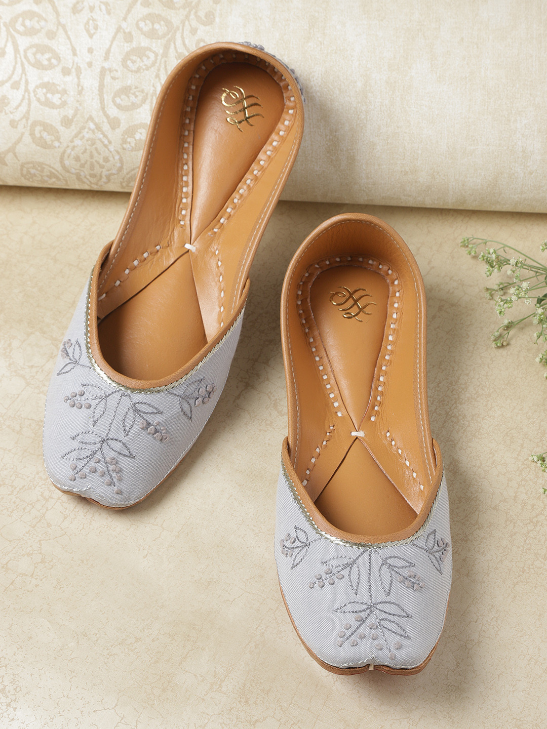 

House of Pataudi Women Grey Embroidered Handcrafted Mojaris