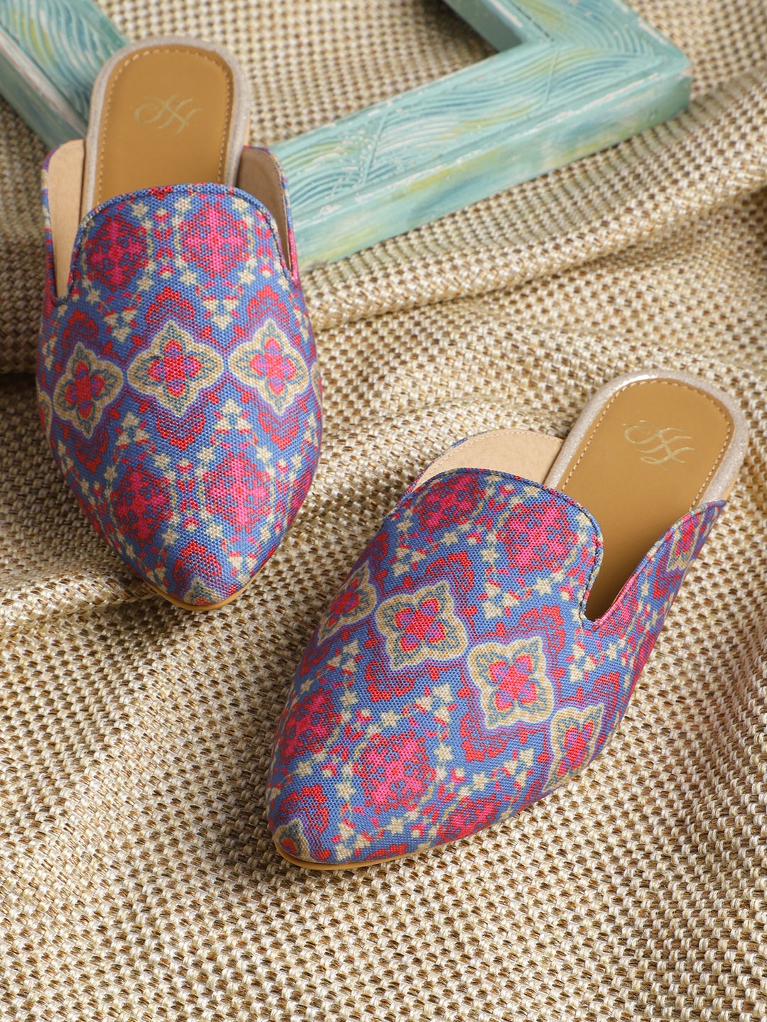 

House of Pataudi Women Blue & Pink Ethnic Print Handcrafted Mules