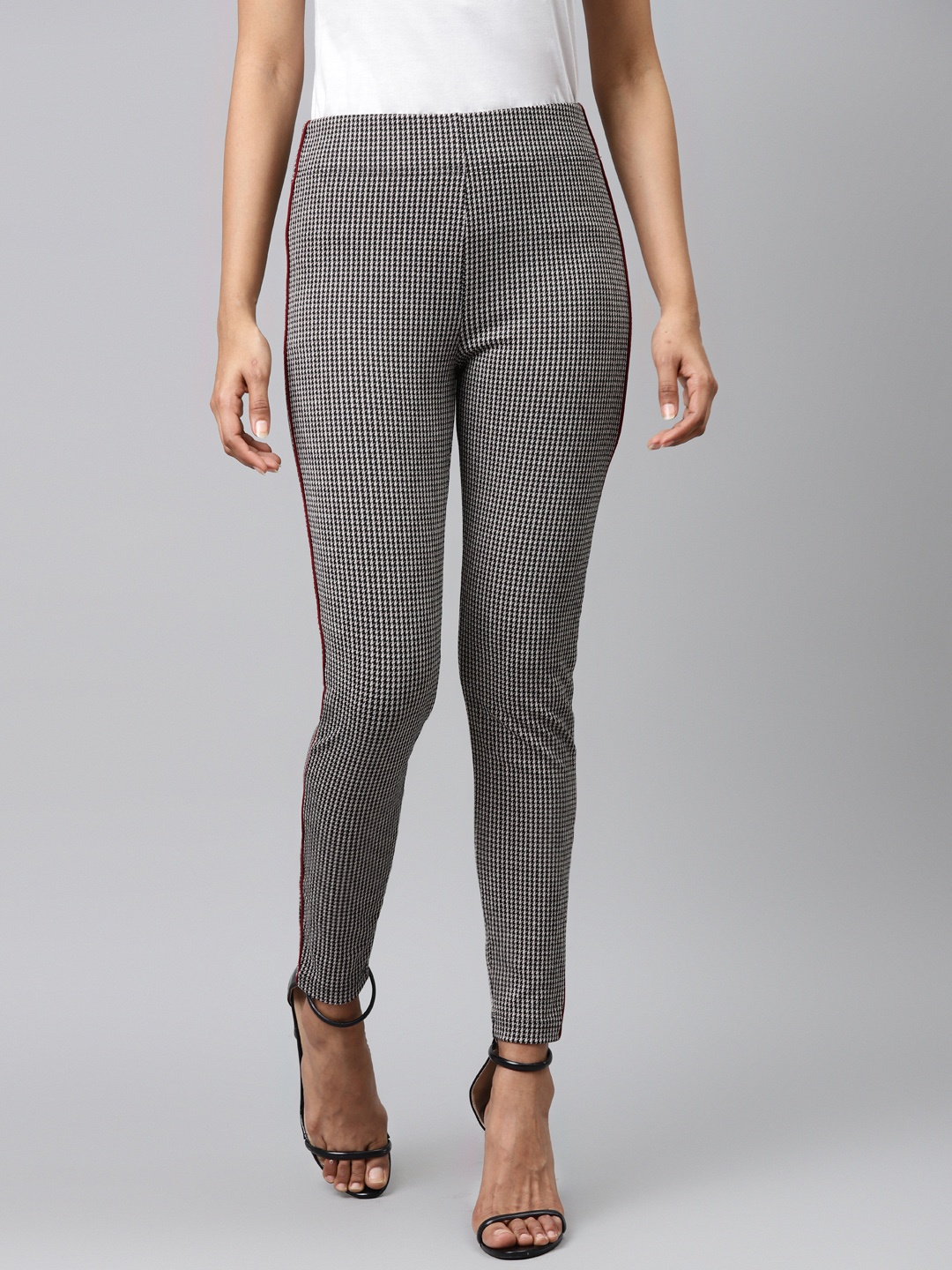 

Marks & Spencer Women Black & Off-White Houndstooth Patterned Treggings