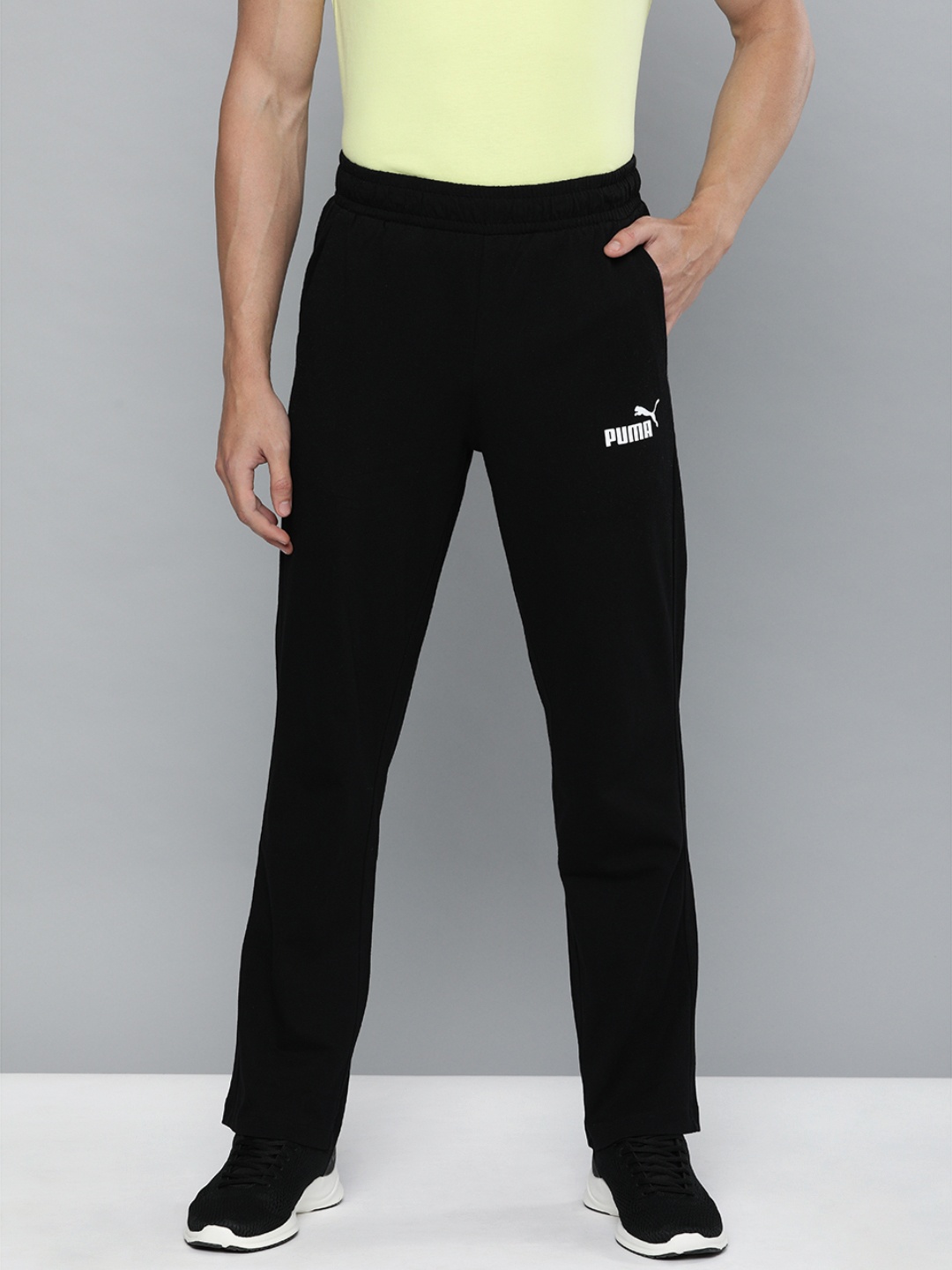 

Puma Men Black Slim Fit Solid ESS Jersey op Track Pants