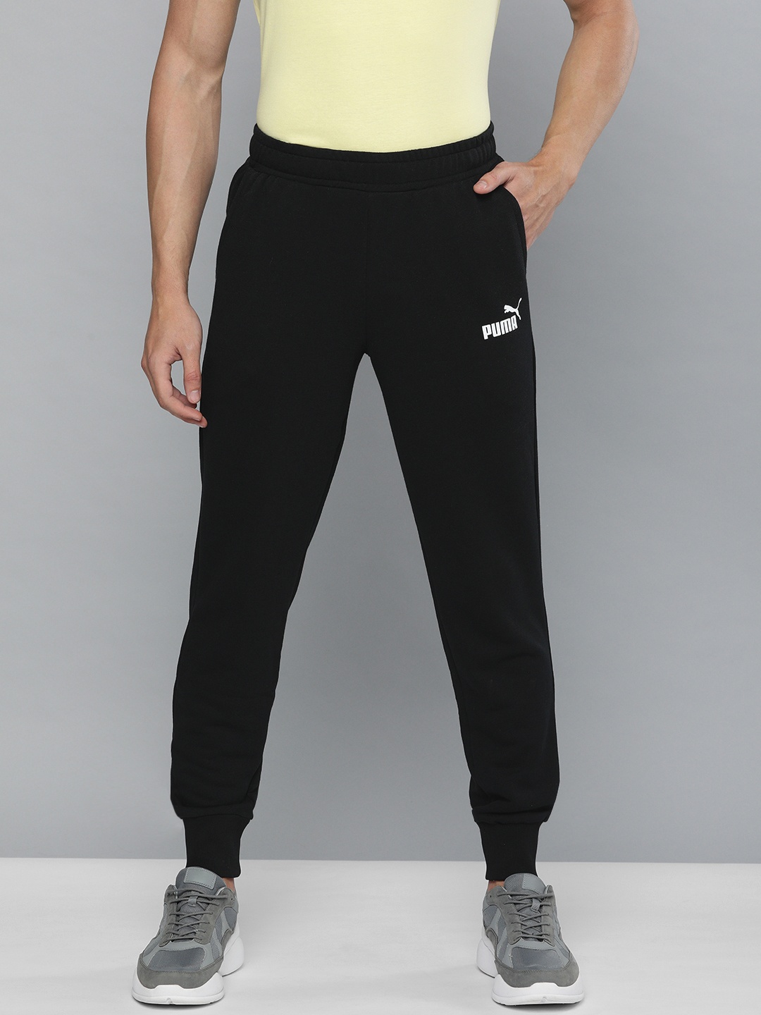 

Puma Men Black Solid ESS Logo Slim Fit Joggers