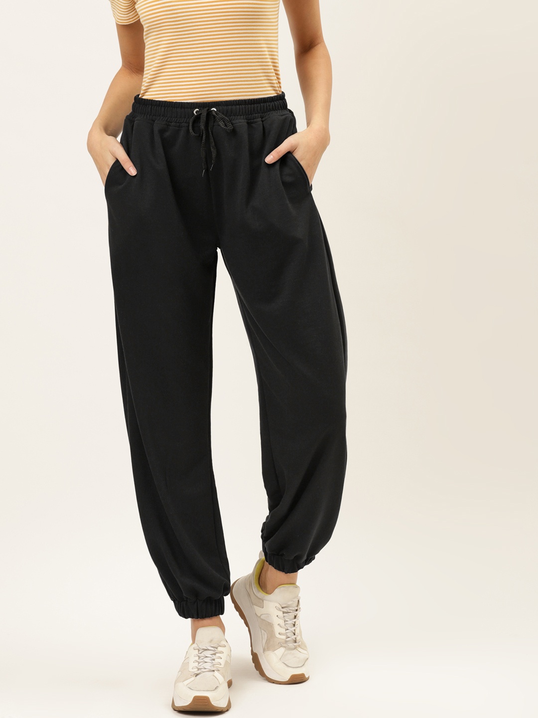 

Alsace Lorraine Paris Women Black Solid Joggers