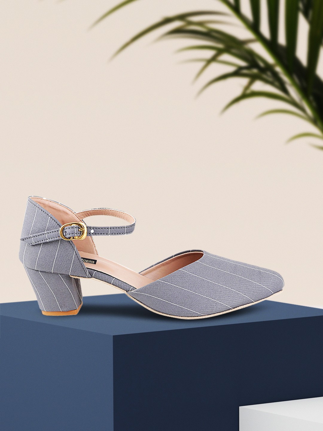 

Shoetopia Women Grey Woven Design Pumps