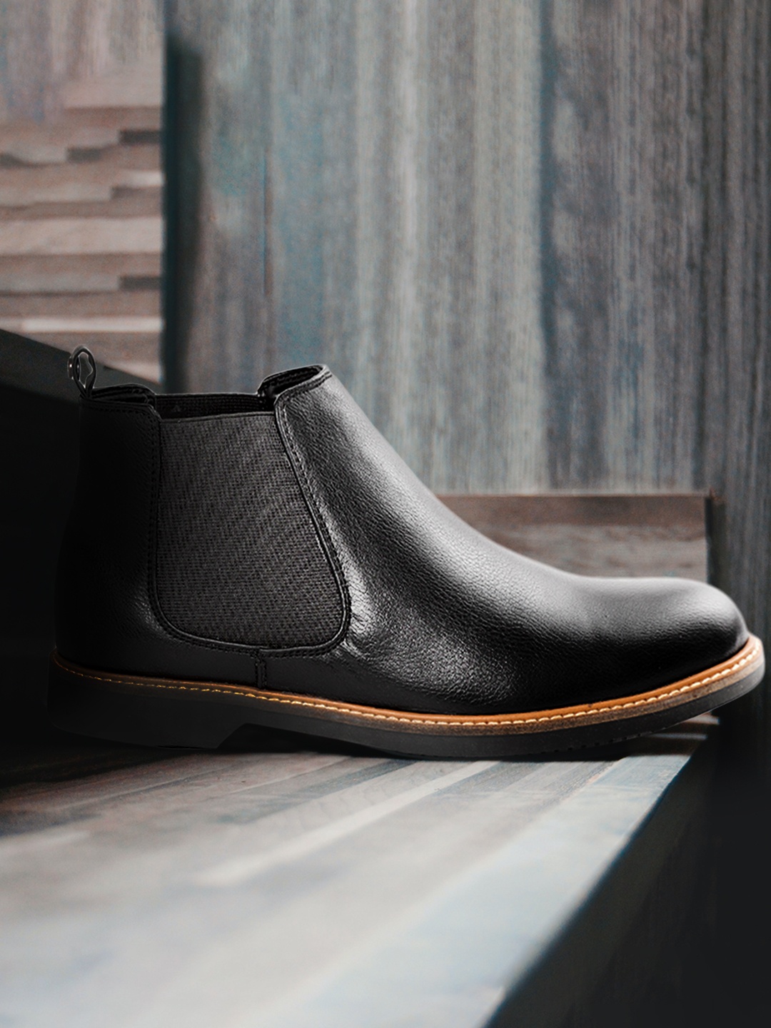 

Wrogn Men Black Solid Chelsea Boots