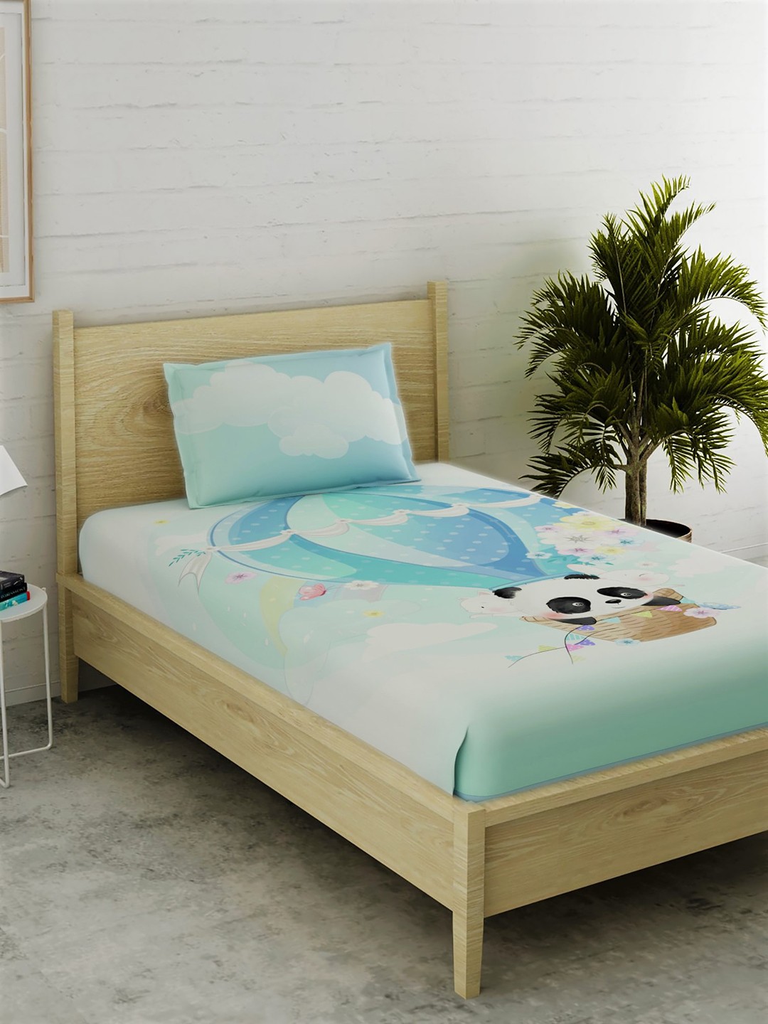 

EverHOME Blue & White Graphic 152 TC Cotton 1 Single Bedsheet with 1 Pillow Covers