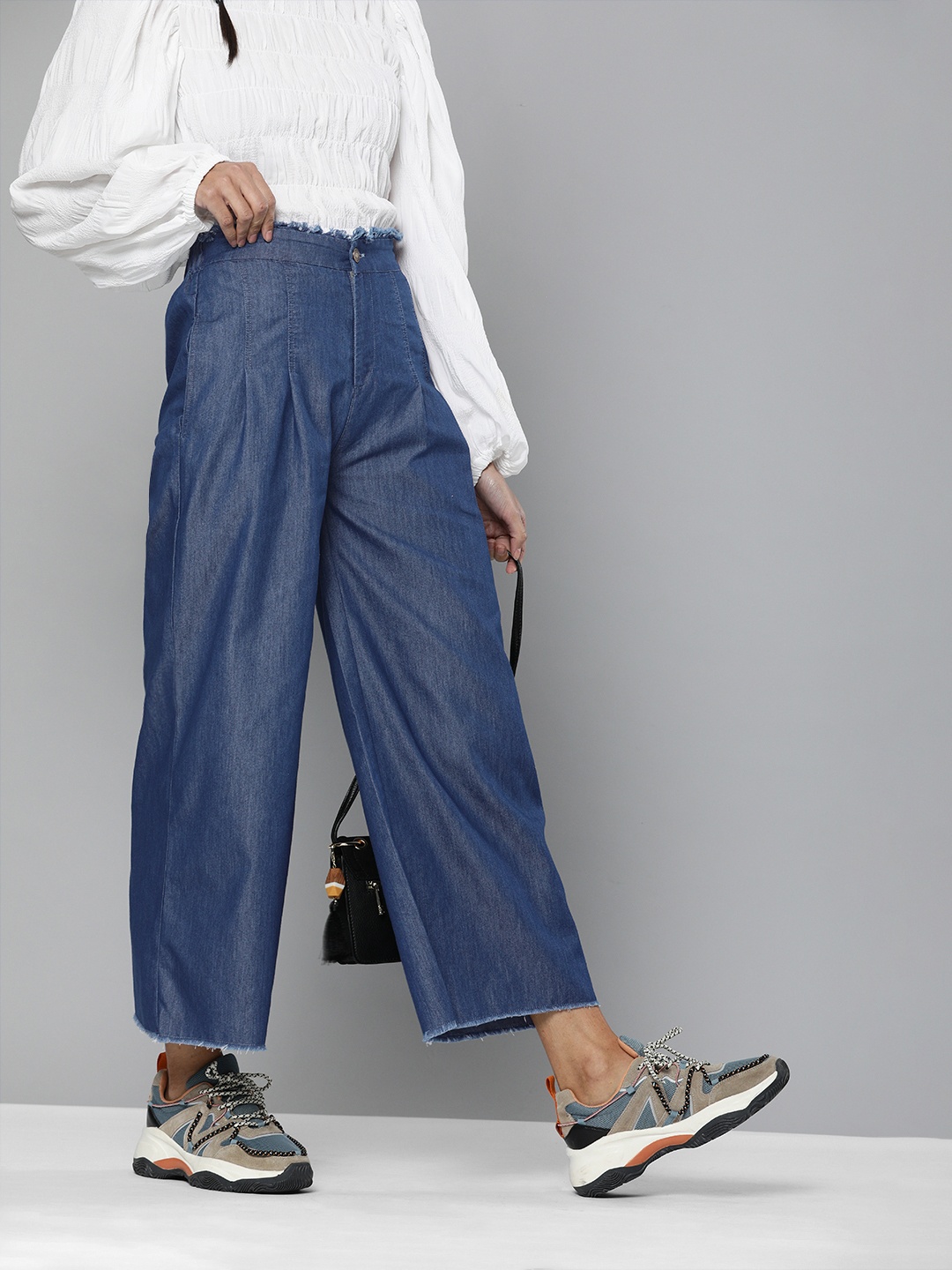 

SASSAFRAS Women Blue Regular Fit Solid Parallel Cropped Trousers
