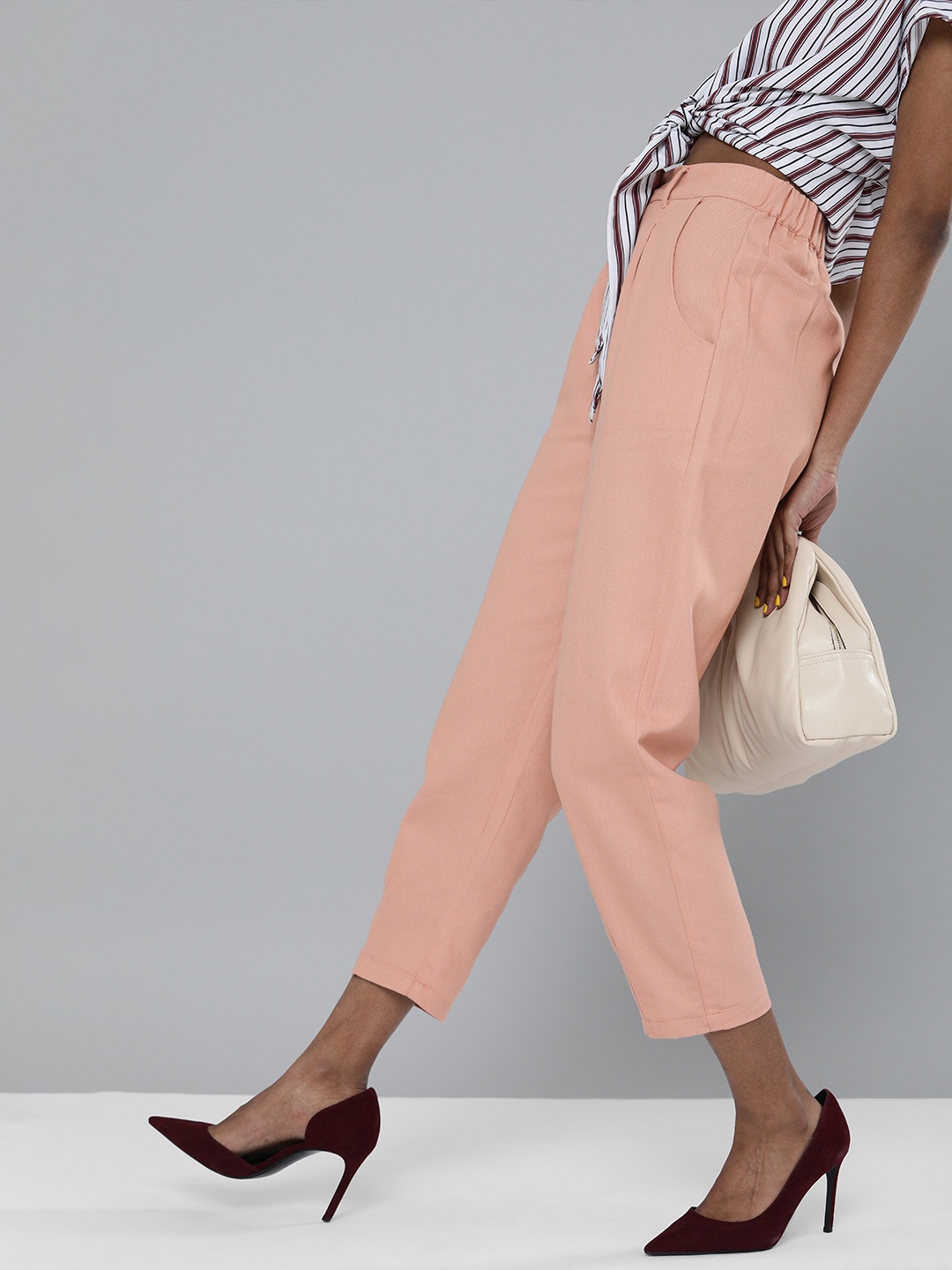 

SASSAFRAS Women Pink Pure Cotton Cropped Trousers