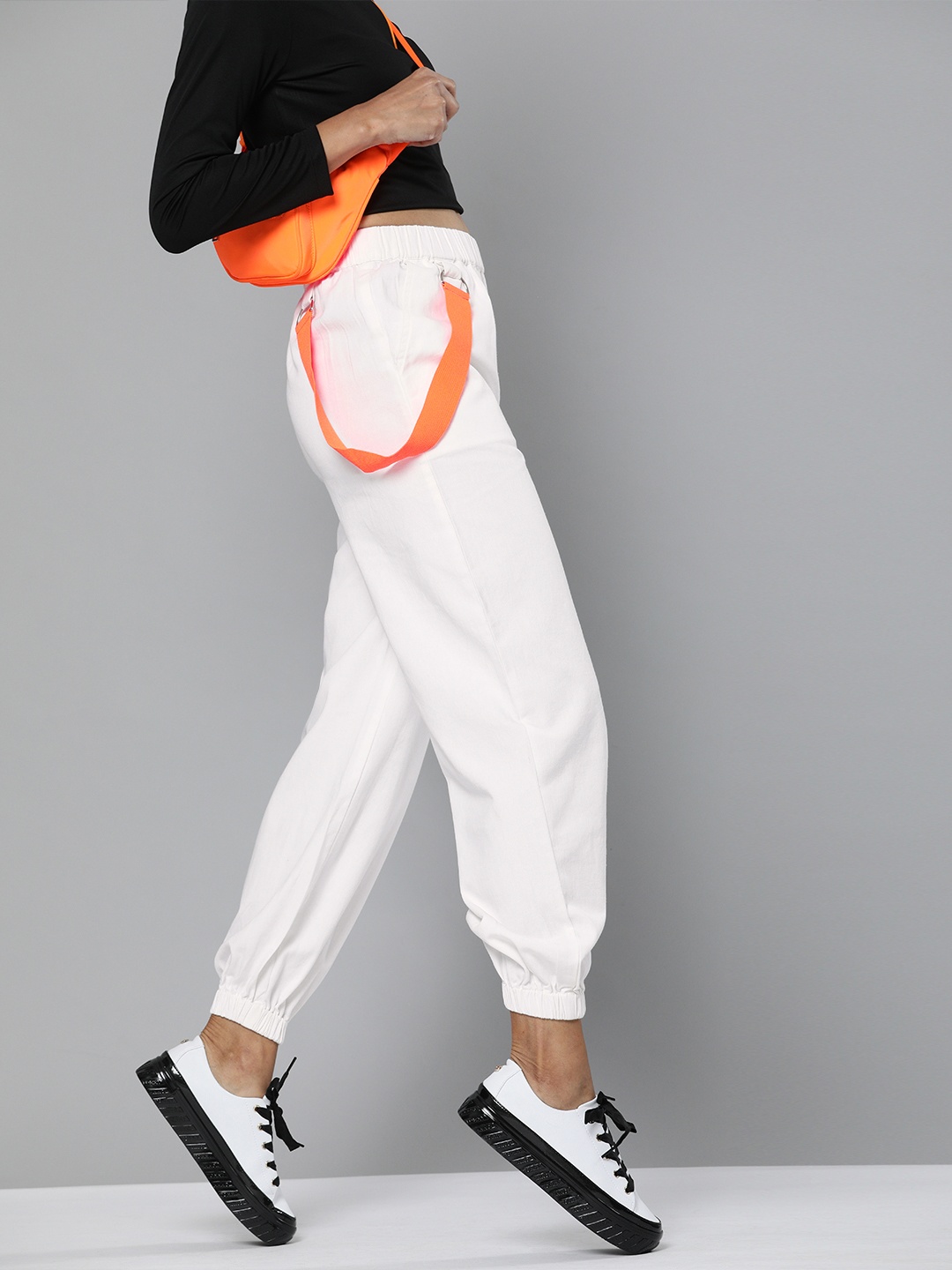 

SASSAFRAS Women White Regular Fit Solid Cropped Joggers