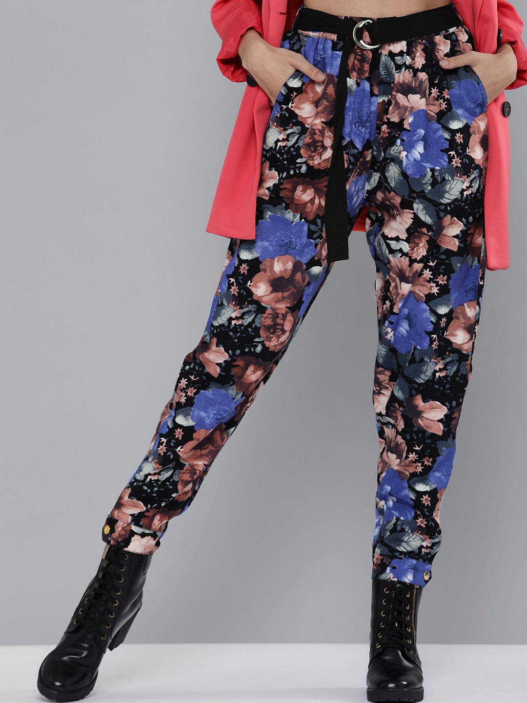 

SASSAFRAS Women Black & Blue Cotton Regular Fit Floral Printed Trousers