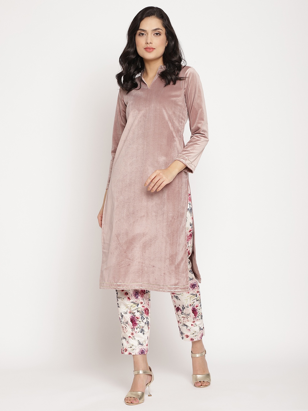 

Ahalyaa Women Purple & Off-White Solid Velvet Kurta with Palazzos, Rose gold