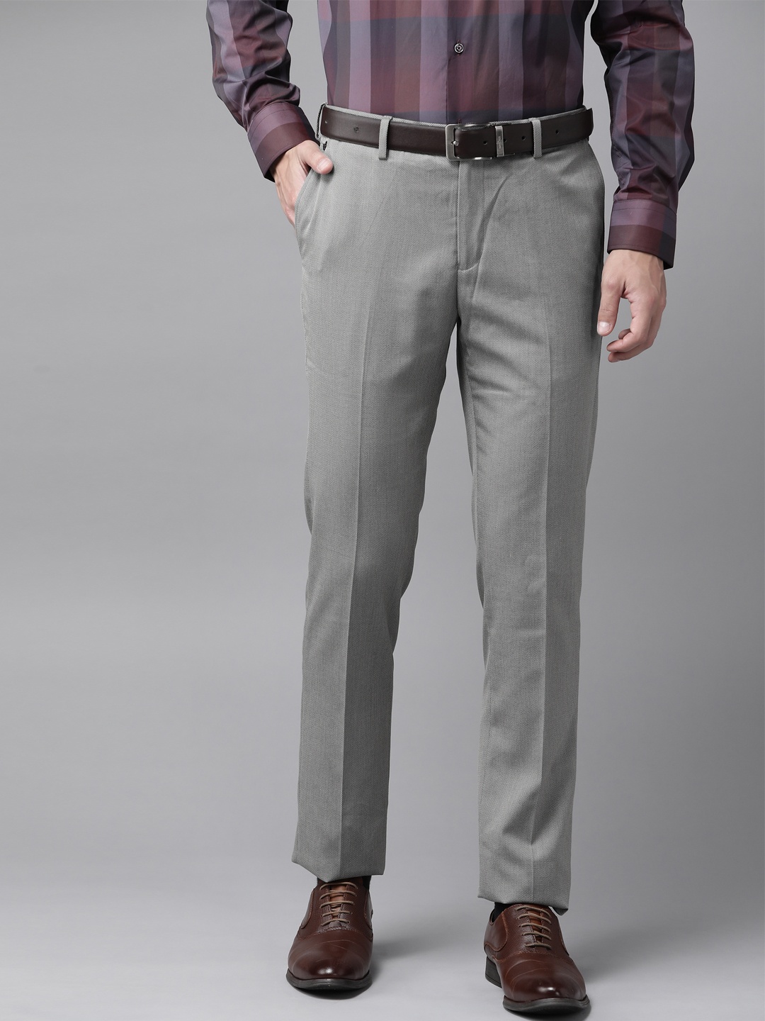 

Blackberrys Men Grey & White Tapered Fit Self Design Regular Trousers