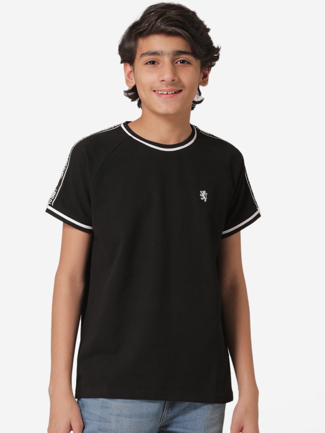 

Red Tape Boys Black Solid Round Neck T-shirt