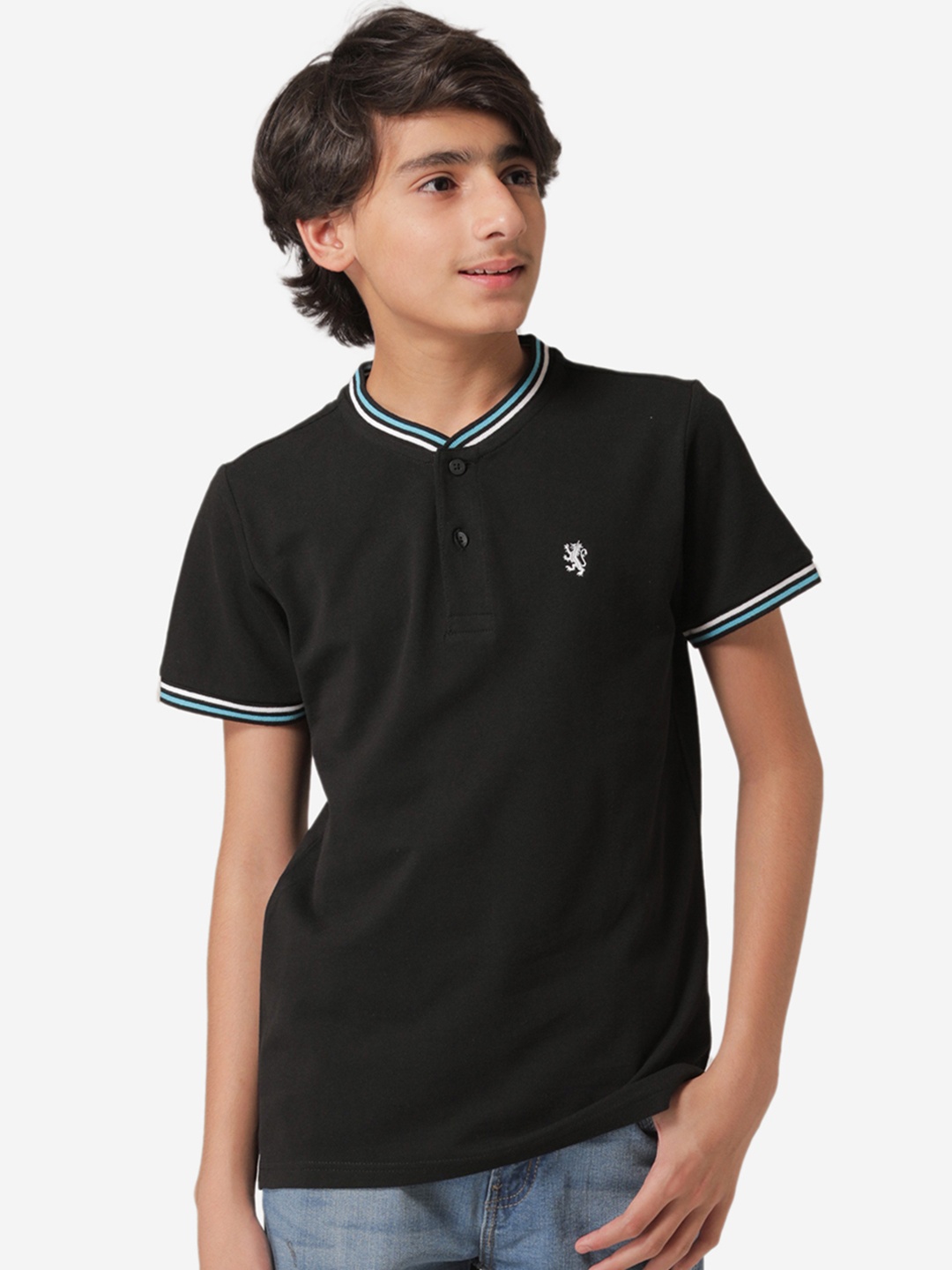 

Red Tape Boys Black Solid Mandarin Collar T-shirt