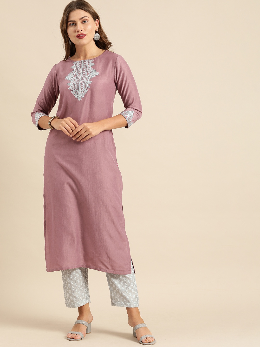 

Varanga Women Mauve & Silver-Toned Embroidered Kurta with Trousers