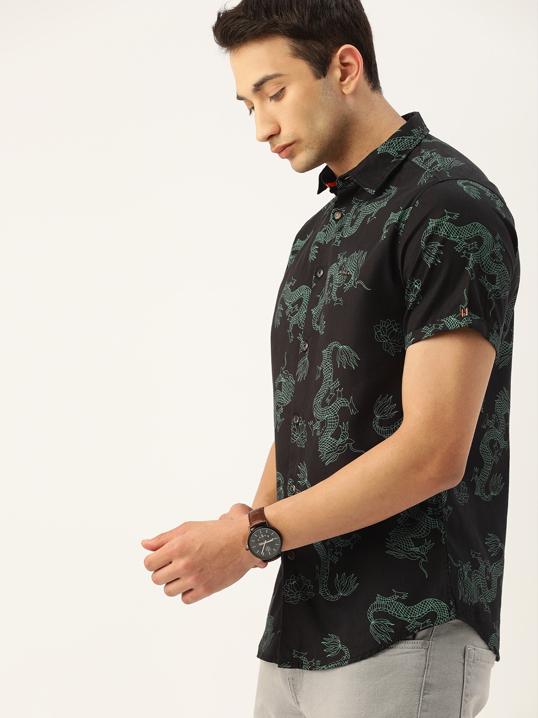

The Indian Garage Co Men Black & Green Slim Fit Printed Casual Shirt
