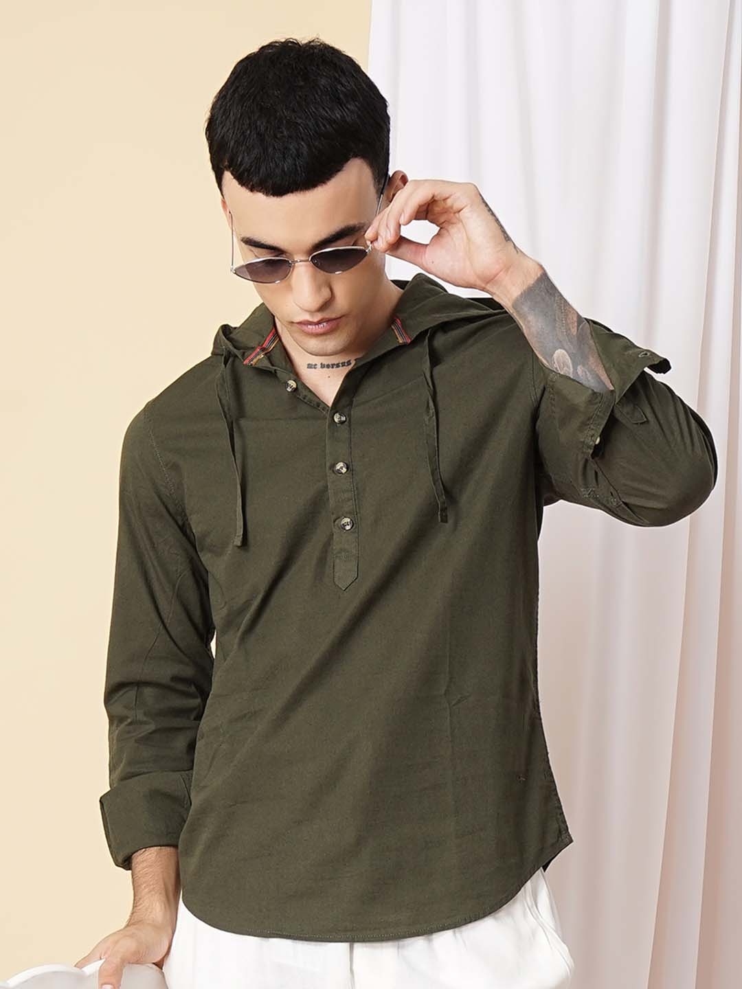 

The Indian Garage Co Men Olive Green Slim Fit Solid Casual Hooded Shirt