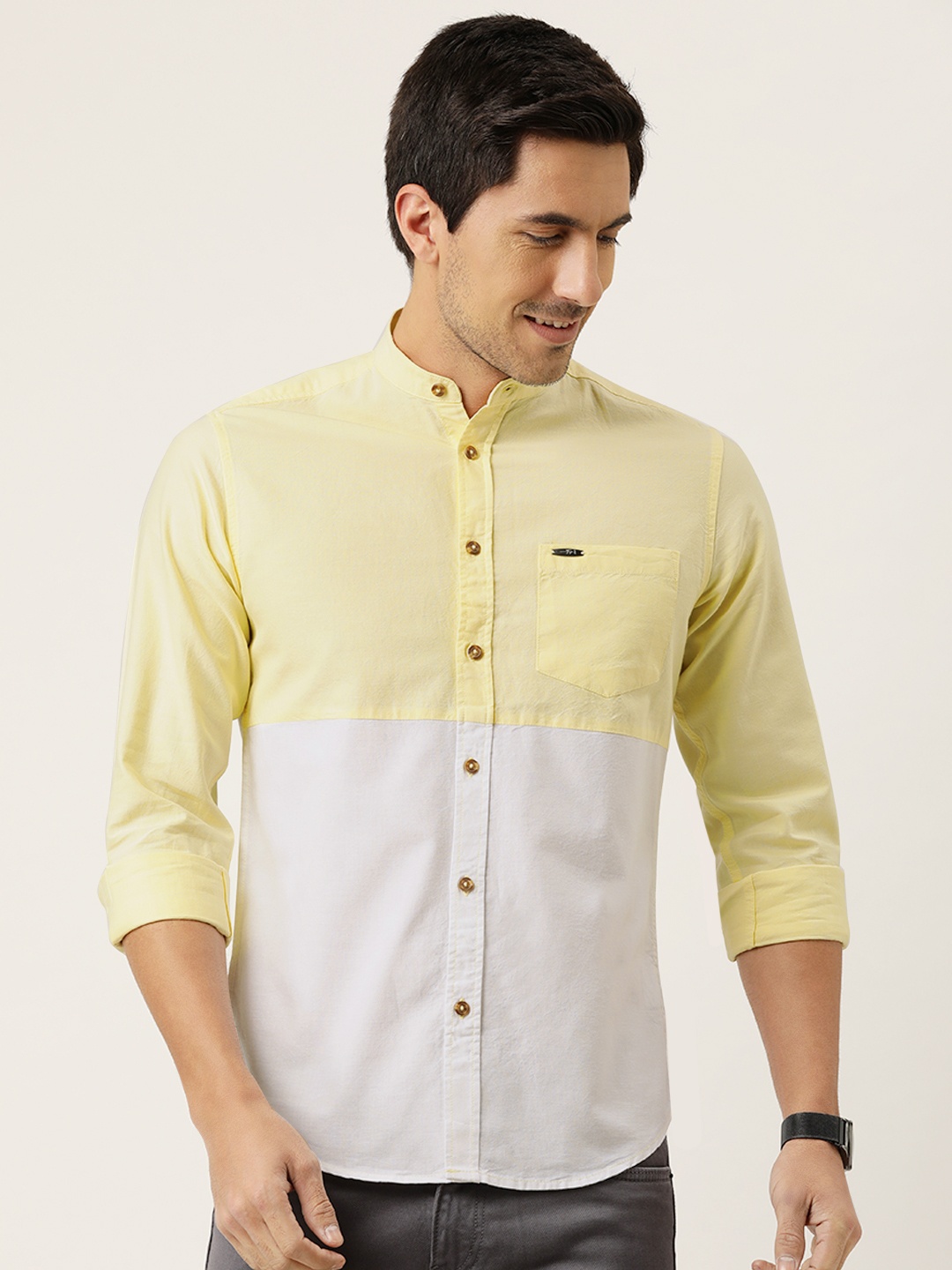 

The Indian Garage Co Men Yellow & White Slim Fit Colourblocked Casual Shirt