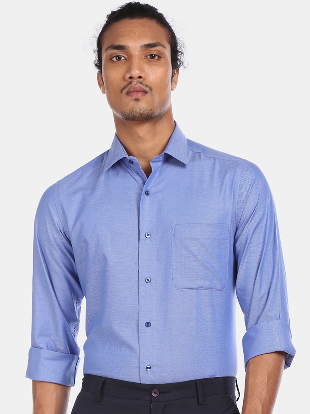

Arrow Men Blue Regular Fit Solid Formal Shirt