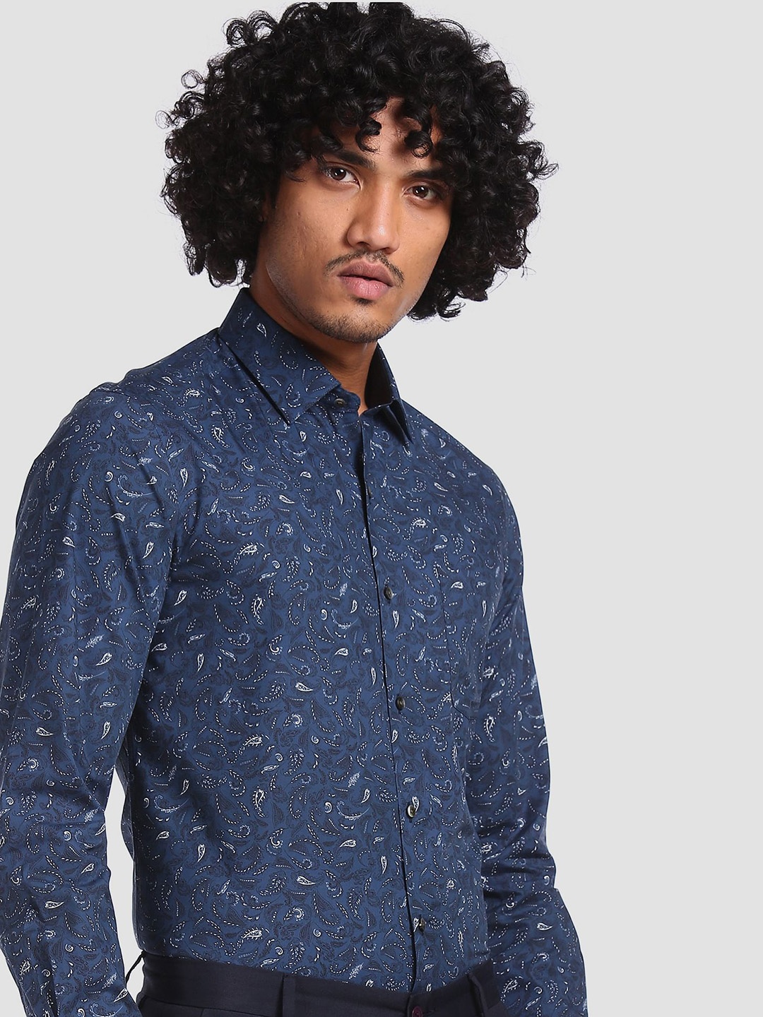 

Arrow Men Blue & White Slim Fit Floral Printed Cotton Casual Shirt
