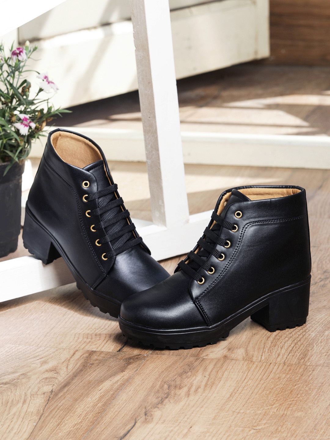 

LONDON STEPS Women Black Solid Heeled Boots