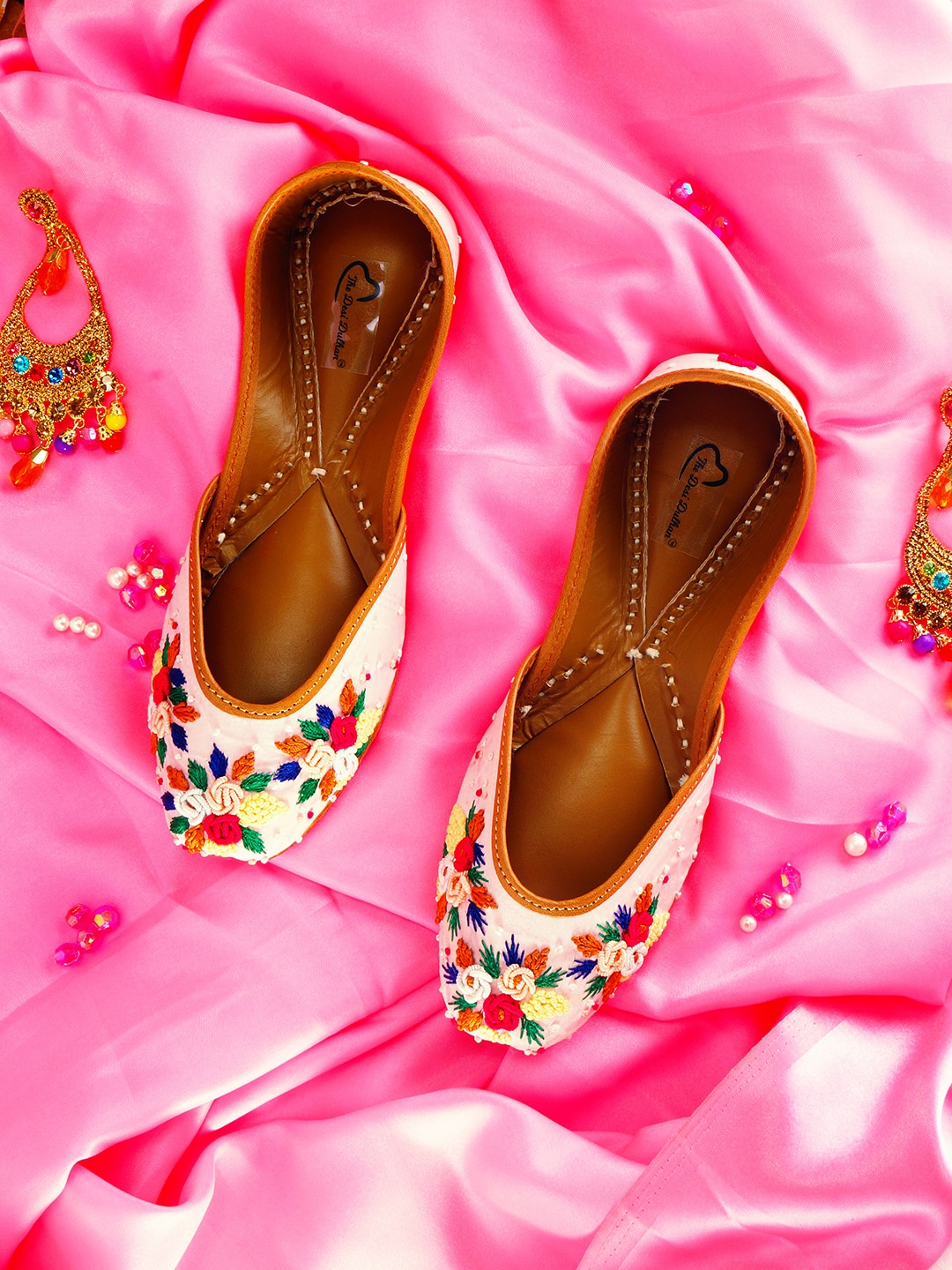 

The Desi Dulhan Women Pink Printed Fabric Mojaris
