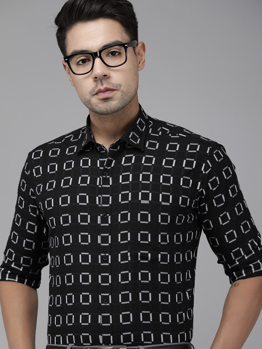 

Park Avenue Men Black & White Slim Fit Geometric Printed Formal Shirt