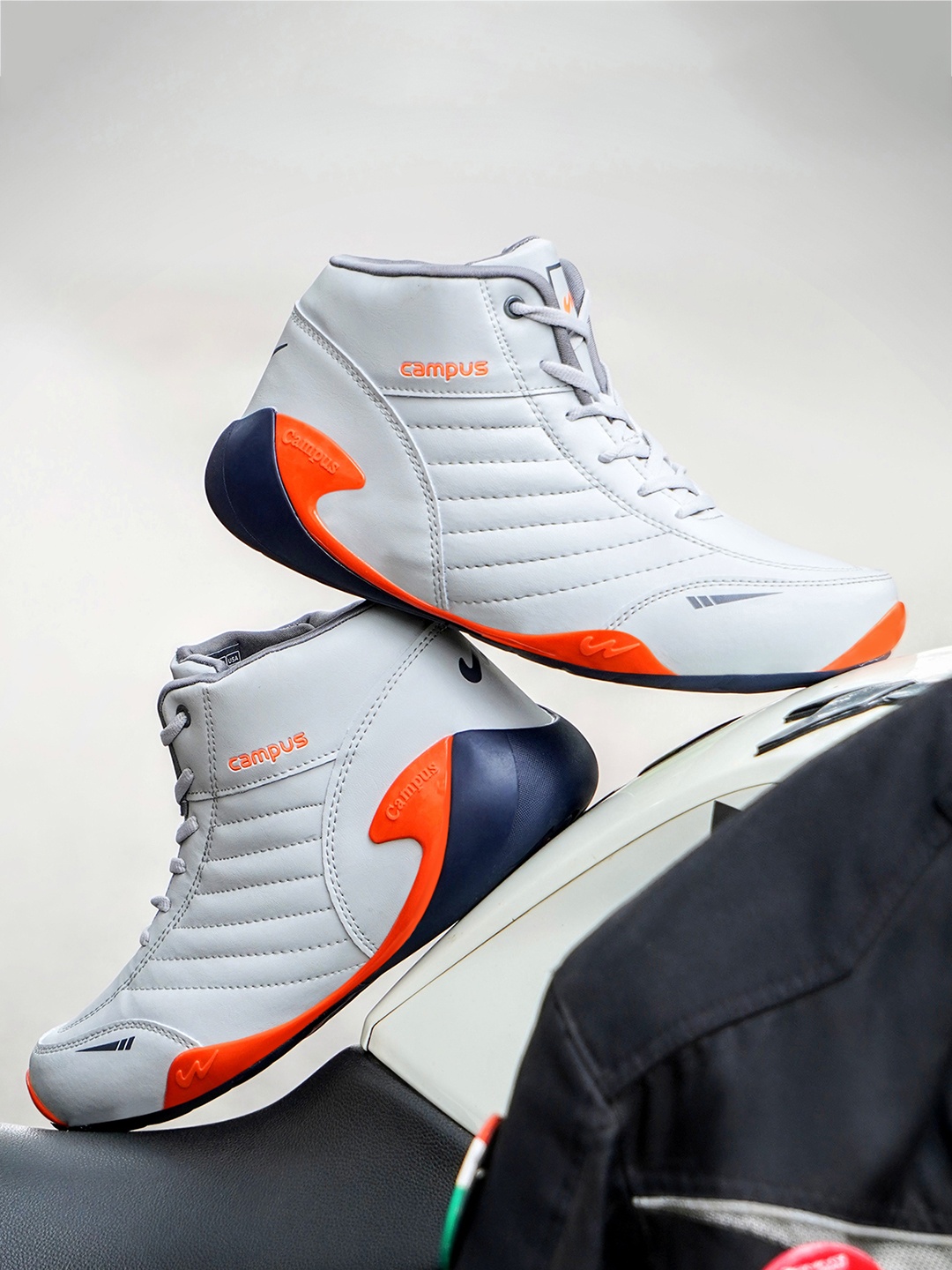 

Campus Men Grey Synthetic Walking Shoes