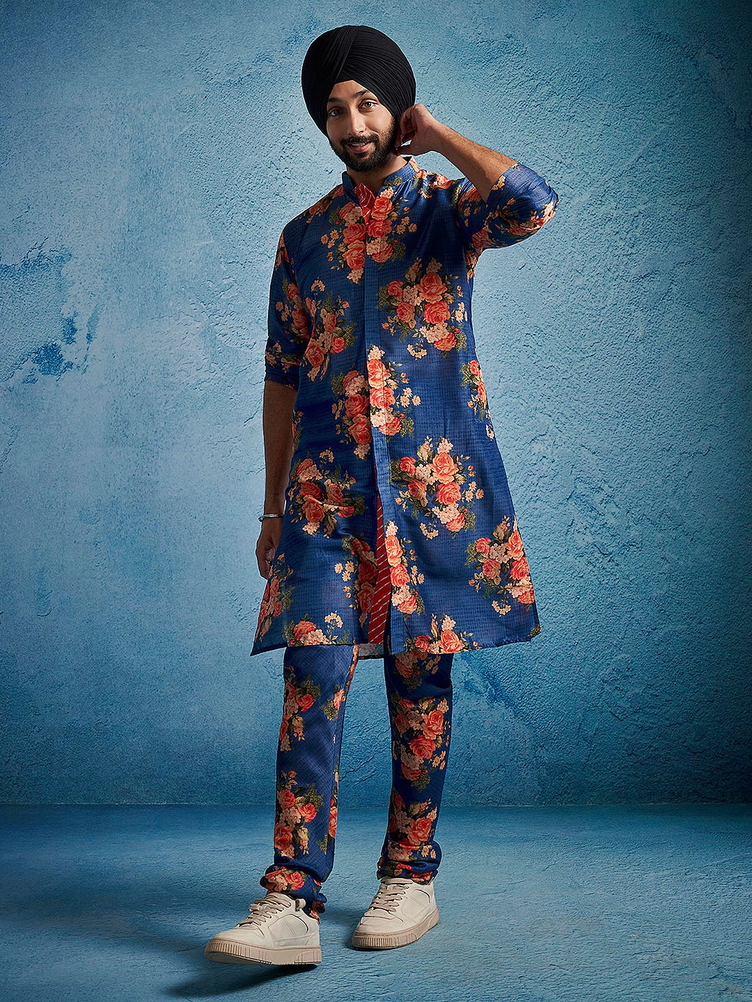 

VASTRAMAY Men Blue & Orange Printed Kurta with Trousers
