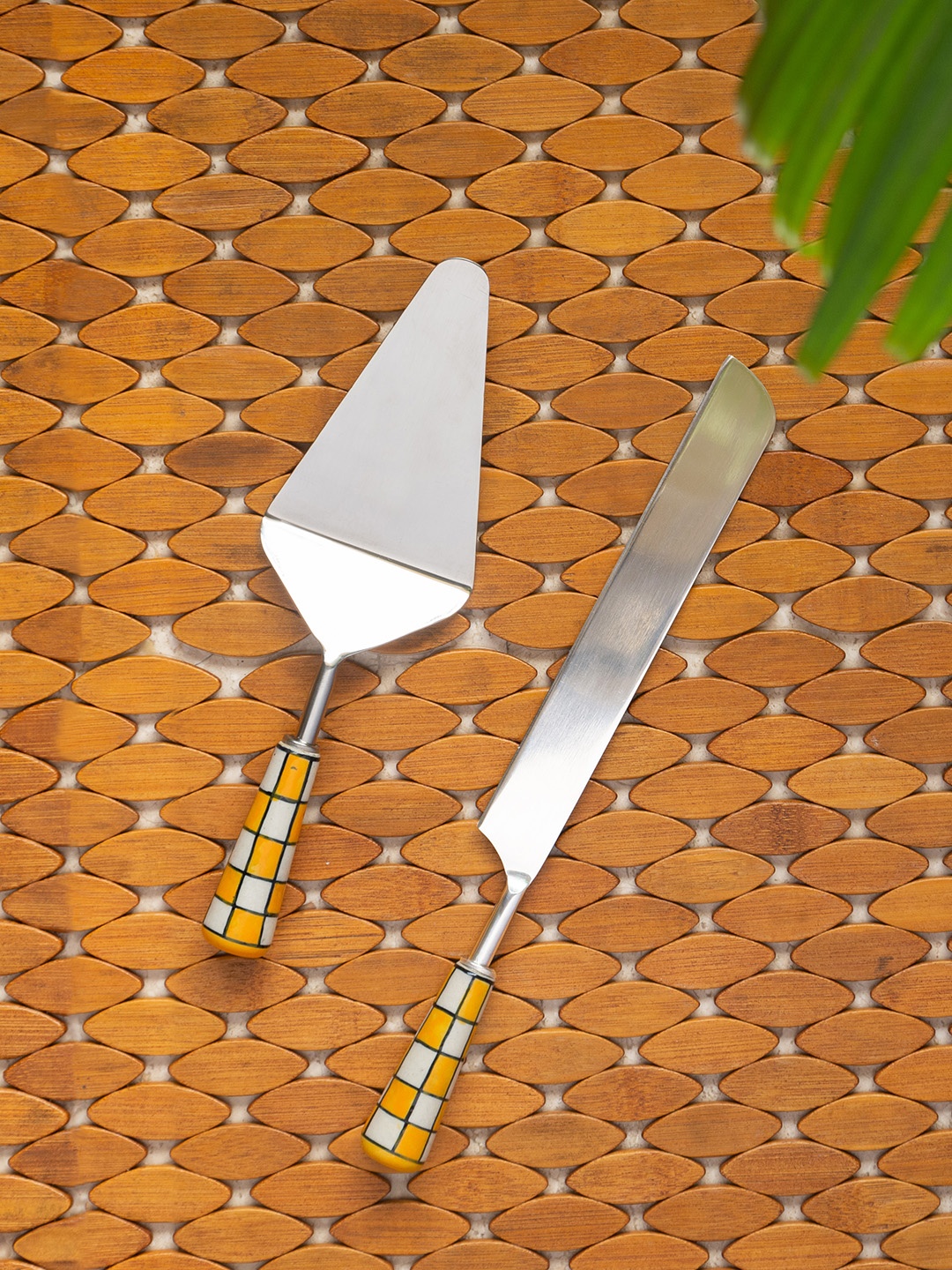 

ExclusiveLane Set of 2 Checked Hand-painted Stainless Steel Cake Server Bread Knife, Yellow