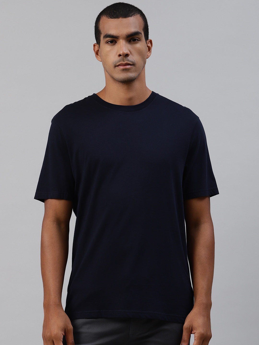

Marks Spencer Men Navy Blue Solid Round Neck Pure Cotton T-shirt