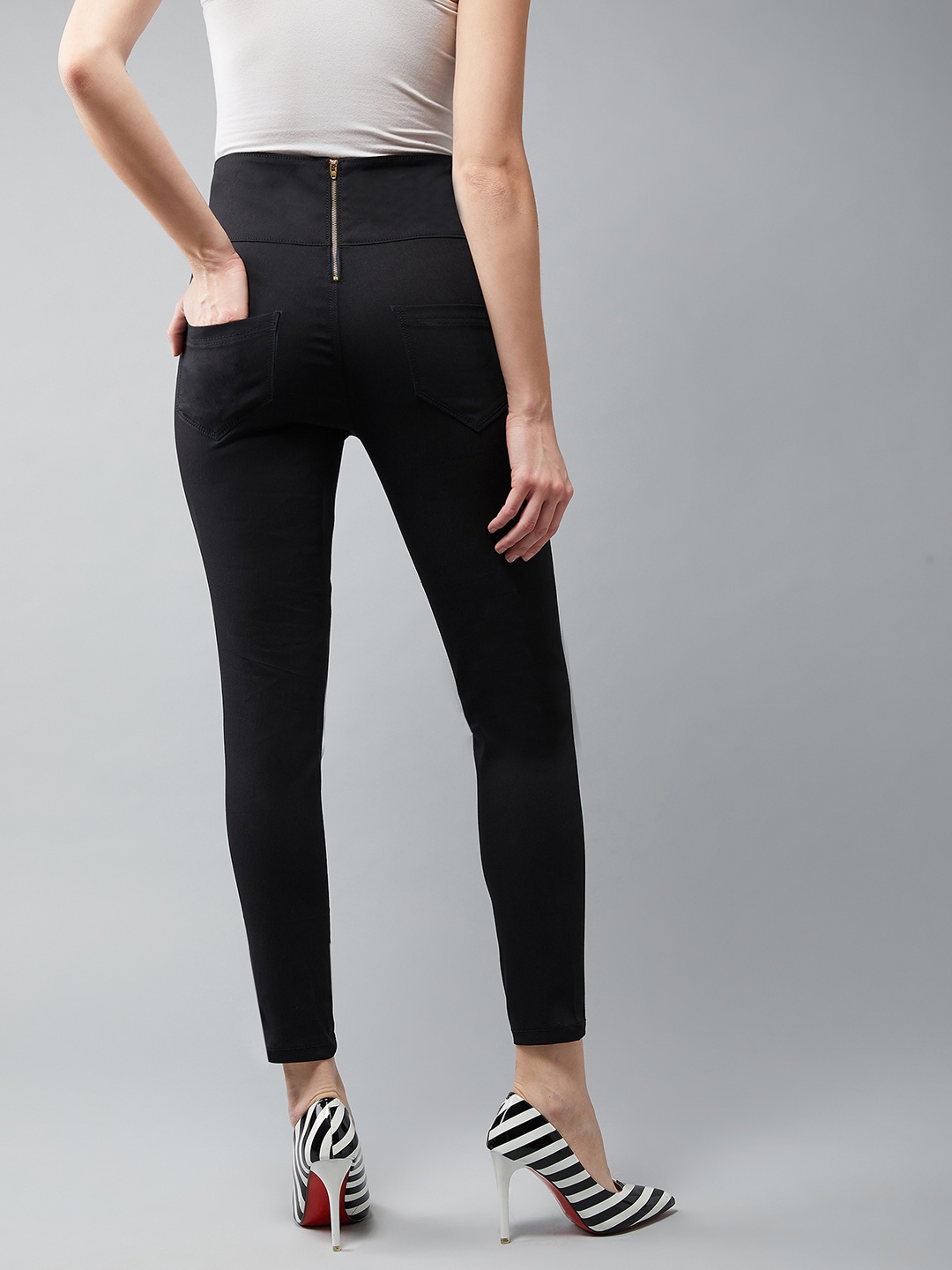 

DOLCE CRUDO Women Black Solid Jeggings