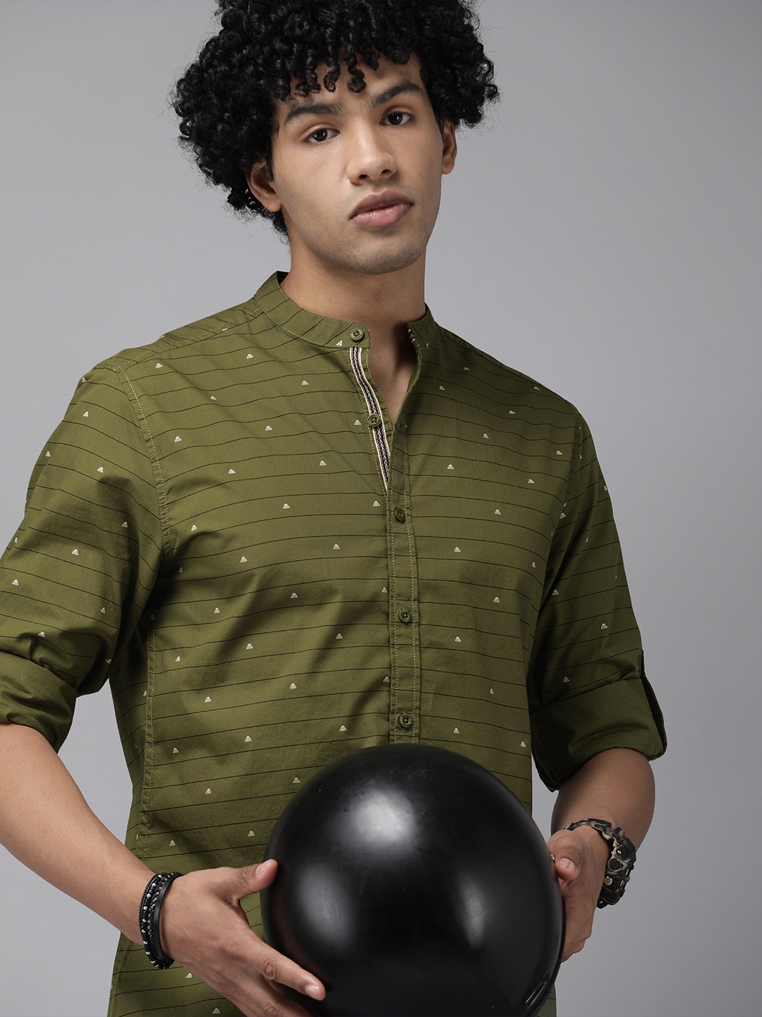 

The Roadster Lifestyle Co Men Olive Green Horizontal Stripes Striped Casual Shirt