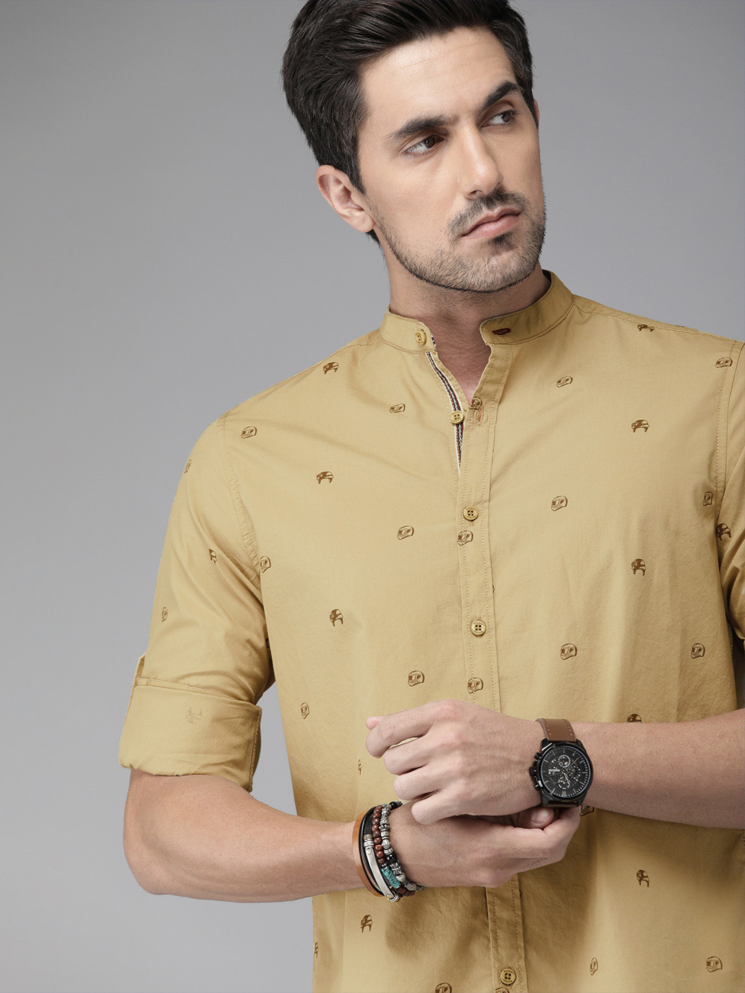 

The Roadster Lifestyle Co Men Khaki Regular Fit Printed Casual Shirt