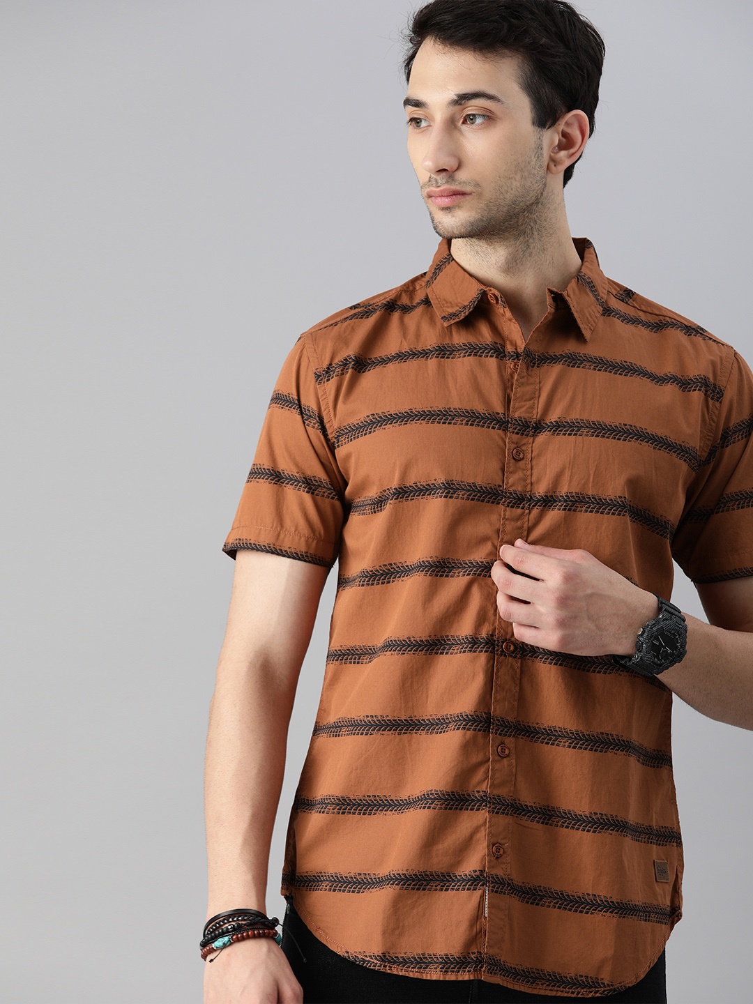 

The Roadster Lifestyle Co Men Rust Orange & Black Horizontal Stripes Casual Shirt