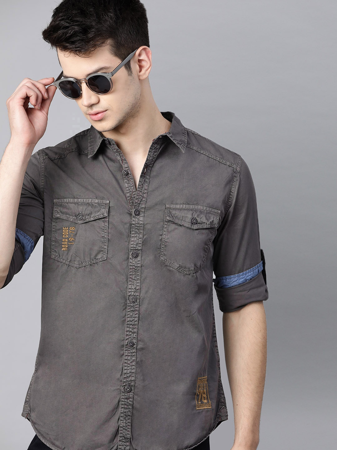 

The Roadster Lifestyle Co Men Charcoal Grey Cotton Solid Casual Shirt