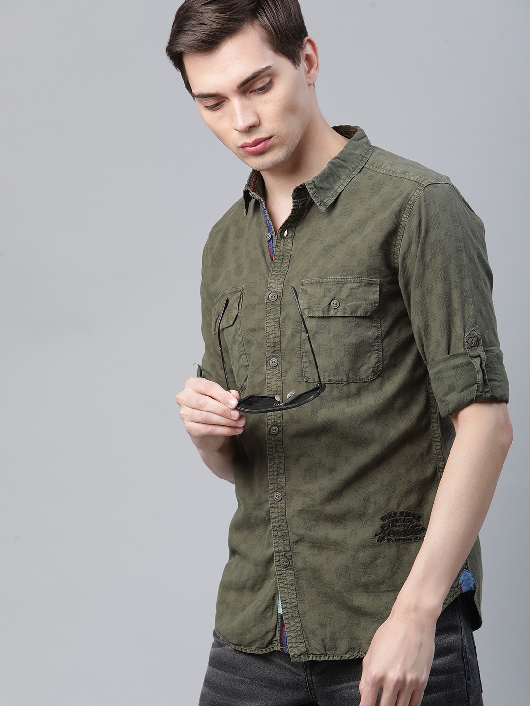 

The Roadster Lifestyle Co Men Olive Green Regular Fit Checked Casual Shirt